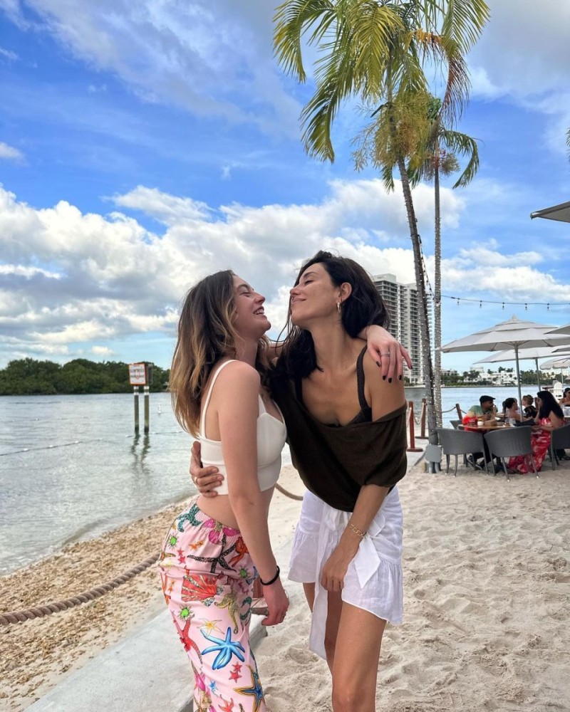 melis sezen ile cansu dere nin miami paylasimlari begeni topladi